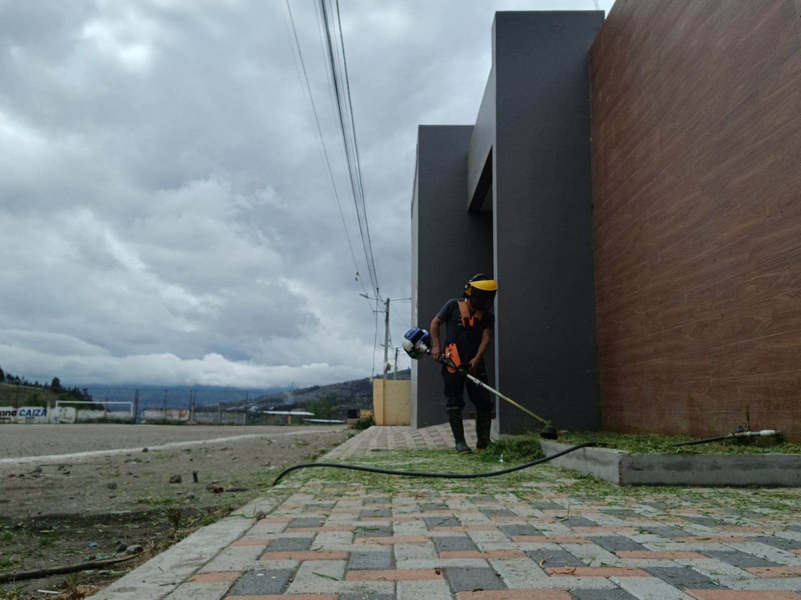 EL GADP PICAIHUA REALIZA MANTENIMIENTO EN ÁREAS VERDES DE LOS CASERÍOS DE LA PARROQUIA